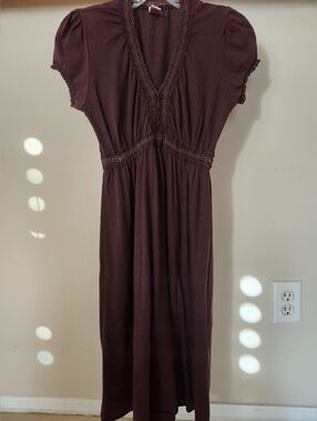 Yemee Burgundy V-Neck Short Sleeve Midi Dress Stretch Lace Urban Outifitters